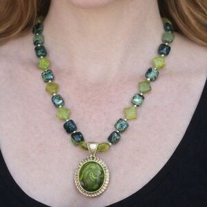 Jasper and serpentine beaded pendant necklace